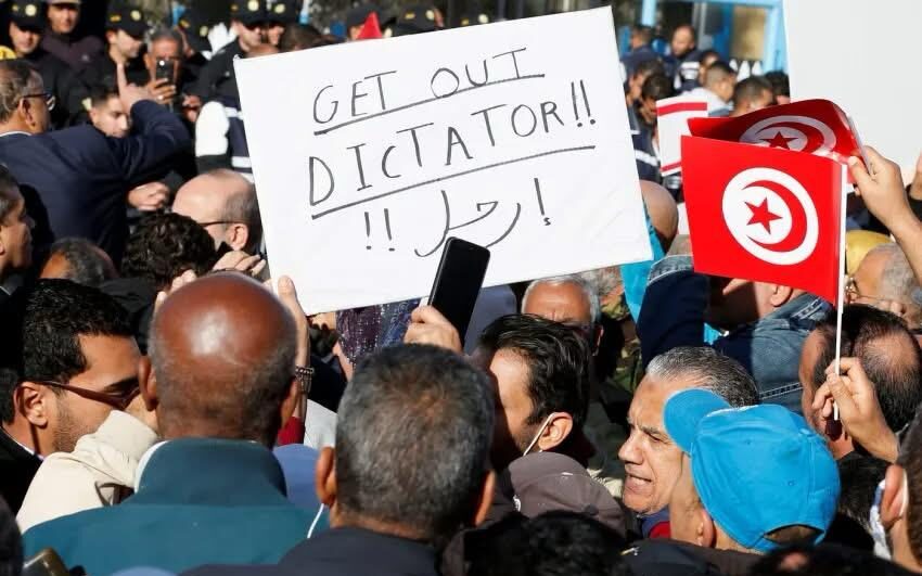 هيئات حقوقية تتهم "النظام التونسي" بخرق كل القوانين بعد الأحكام التي صدرت بحق ما بات يُعرف بملف "التآمر على أمن الدولة"