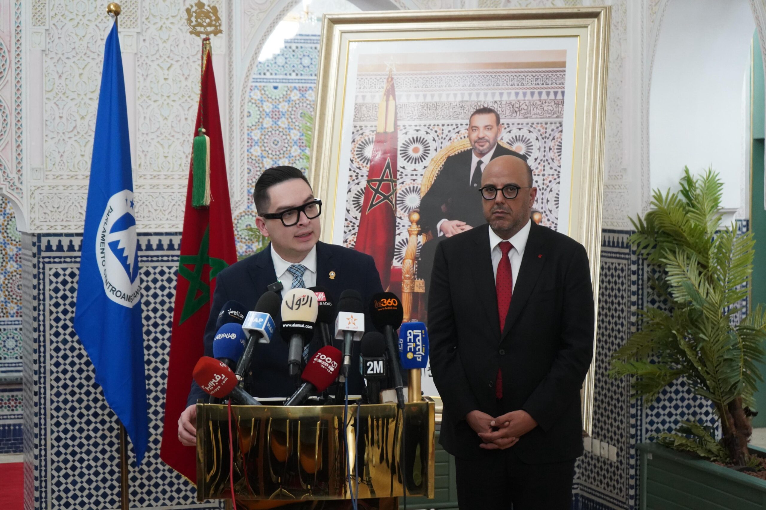  رئيس برلمان أمريكا الوسطى يجدد موقف البرلمان الداعم للوحدة الترابية للمغرب خلال زيارته إلى العيون 