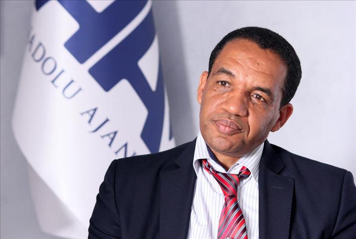  شقير يستعد لتوقيع كتابين ضمن سلسلته السياسية بمعرض الكتاب بالرباط 