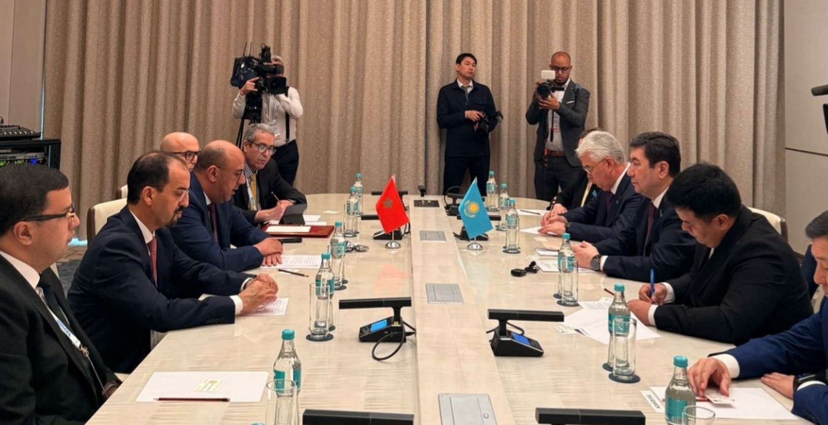 المغرب وكازاخستان يبحثان سبل التعاون وبناء منصىة لوجسيتية لزيادة العلاقات التجارية