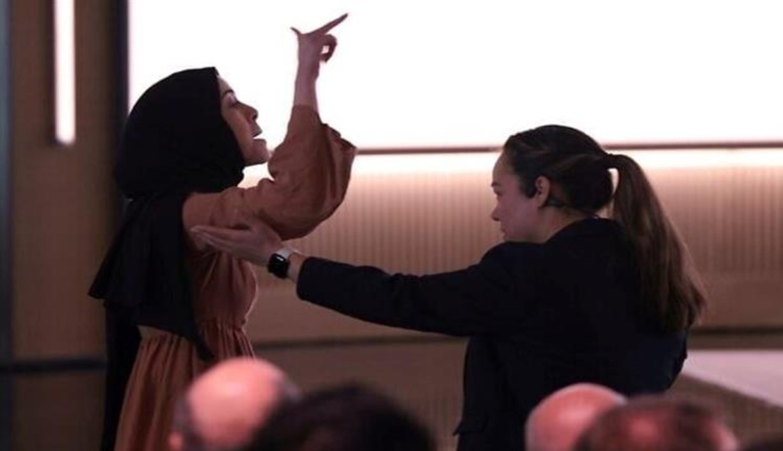  من تزييف الصوت واختراق المكالمات إلى التصفية الجسدية.. مهندسة مغربية في مايكروسوفت تكشف استغلال إسرائيل للذكاء الاصطناعي في الحرب على غزة 