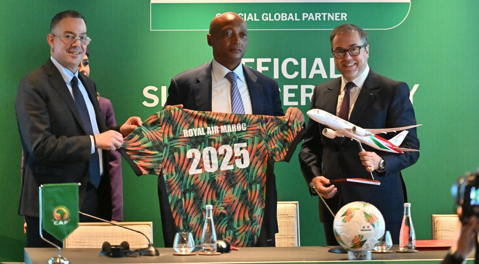  المغرب يربط إفريقيا بالعالم من بوابة كرة القدم.. شراكة تاريخية بين الكاف و"لارام" 