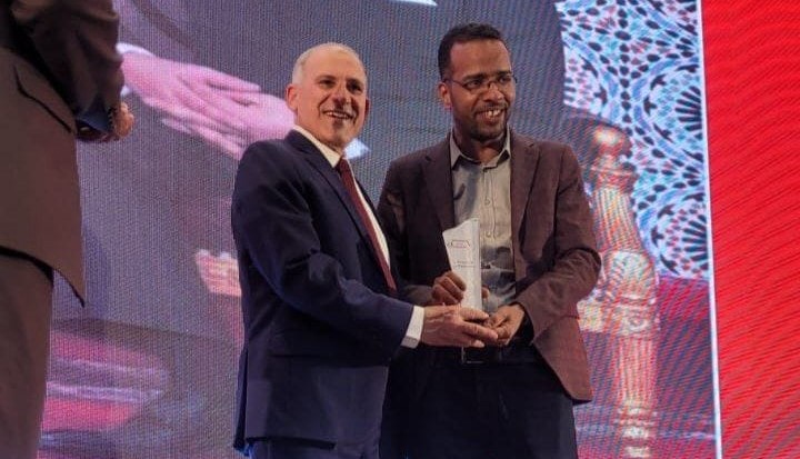 سالم عبد الفتاح يفوز بجائزة الترافع الإعلامي عن الصحراء المغربية