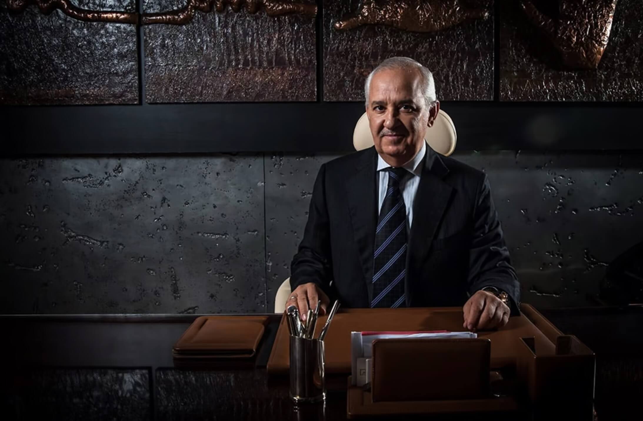  صحيفة The Sun البريطانية: أنس الصفريوي يُفاوض مُلاّك نادي "شيفيلد وينزداي" الإنجليزي لشرائه 