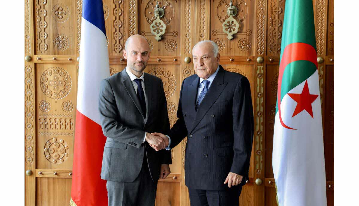 السلطات الفرنسية تعتقل مسؤولا قنصليا جزائريا متورطا في قضية اختطاف أمير دي زاد.. والجزائر تحتج رسميا