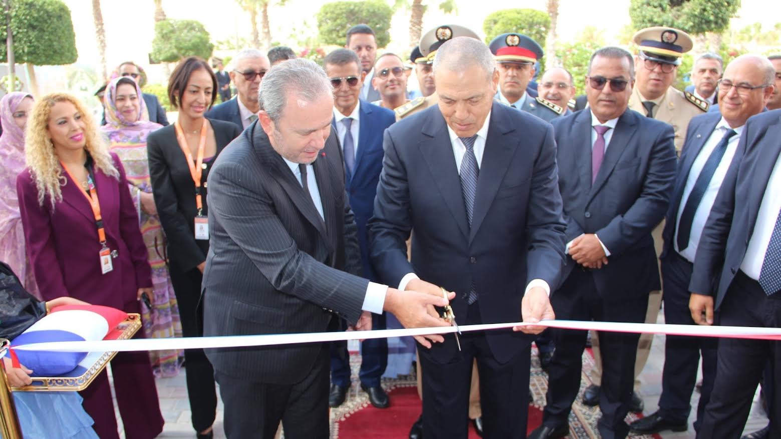 فرنسا تفتتح أول مركز لخدماتها القنصلية بالعيون تنفيذا لاعتراف ماكرون بالسيادة المغربية على الصحراء