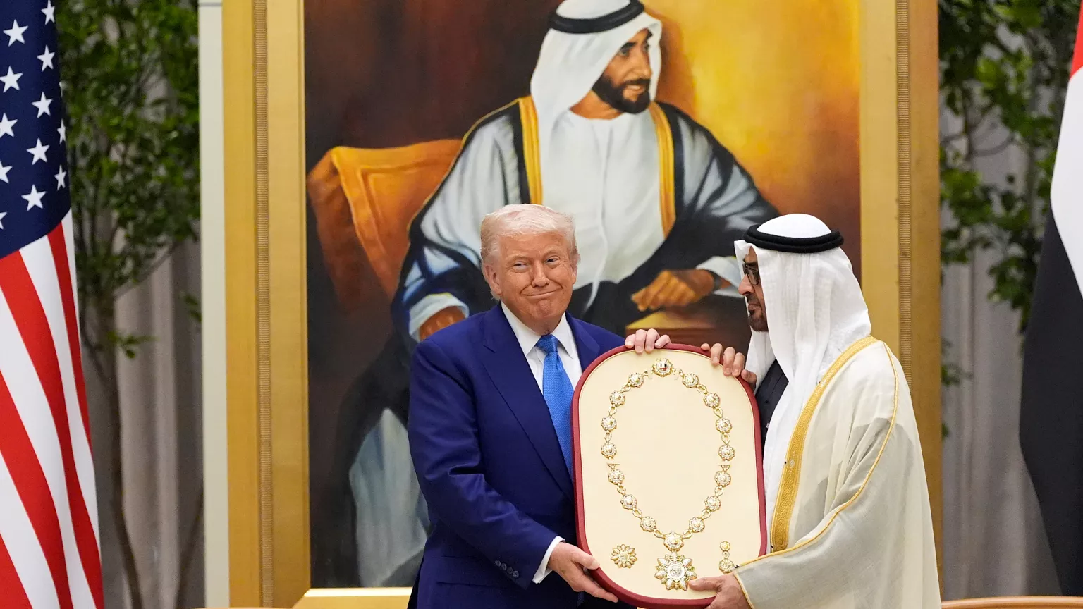  هدايا وصفقات بـ 3.2 ترليون دولار.. جولة ترامب الخليجية تحقق "ثروة هائلة" للاقتصاد الأمريكي 