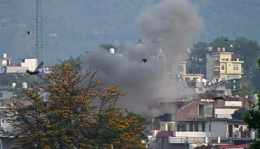 التصعيد العسكري بين الهند وباكستان: 34 قتيلا في ضربات متبادلة