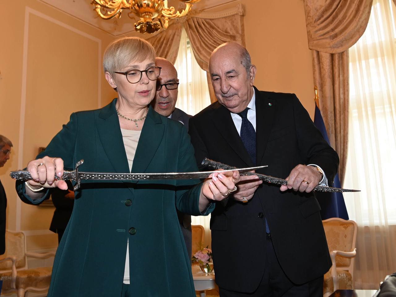 بالرغم من "إغراءات الغاز" الجزائرية.. سلوفينيا تتشبث بموقفها من قضية الصحراء ووزارة خارجيتها تُبعد مساواتها بالقضية الفلسطينية