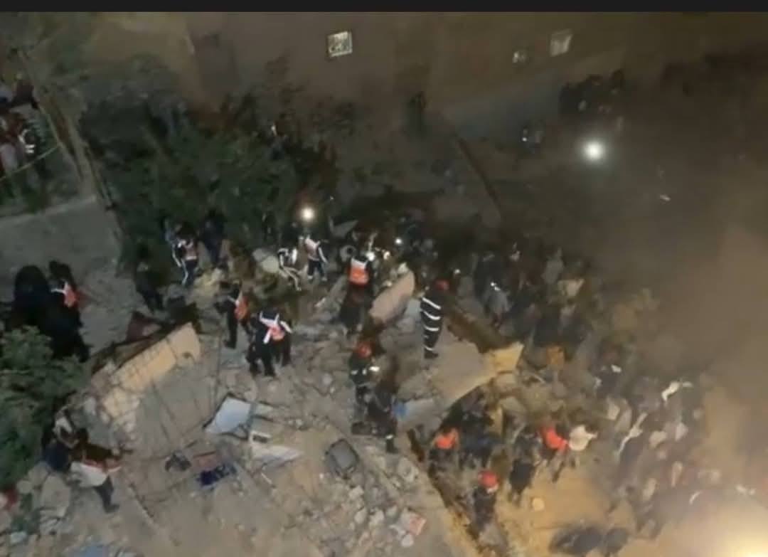  أربع وفيات و7 مصابين في انهيار بيت سكني من عدة طوابق في مدينة فاس 