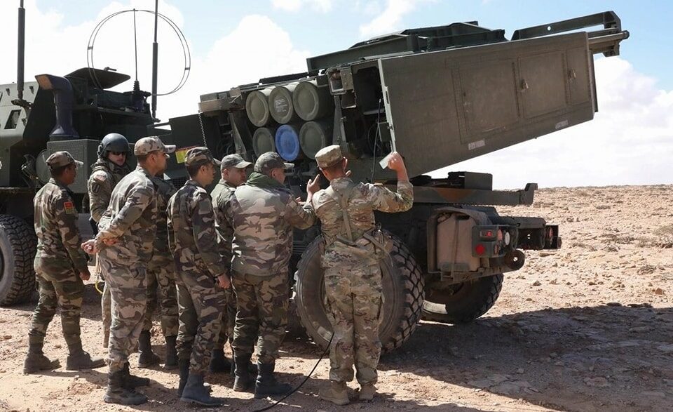  الجيش المغربي يجري تداريب مع الجيش الأمريكي على استخدام منظومة "هيمارس" بالذخيرة الحيّة 