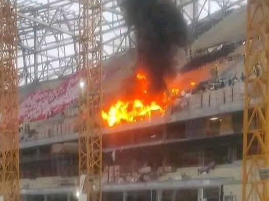  السيطرة على حريق بالمدرج العلوي لملعب "مولاي عبد الله" قيد الإنشاء مع عدم وجود أي إصابة  بين العمال 