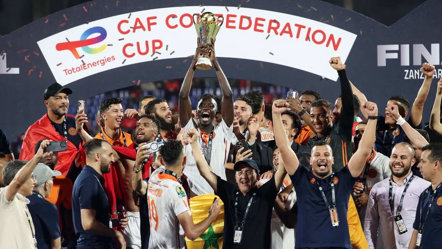 الملك محمد السادس يبعث برقية تهنئة لفريق نهضة بركان بعد التتويج بكأس "الكاف"