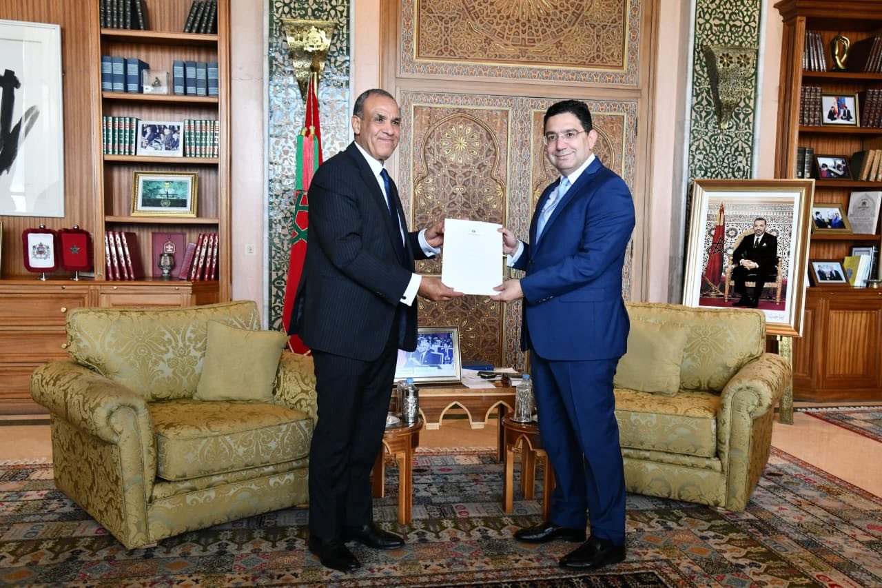 الرئيس المصري عبد الفتاح السيسي يبعث رسالة خطية للملك محمد السادس لم يُكشف عن مضامينها.. والرباط والقاهرة يحدثان لجنة للتشاور السياسي المنتظم