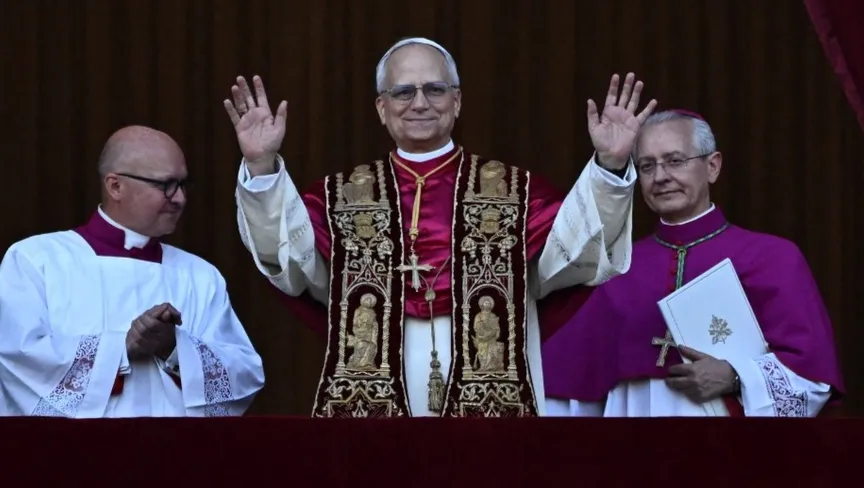 البابا الجديد أميركي الجنسية ويحمل اسم ليو الرابع عشر