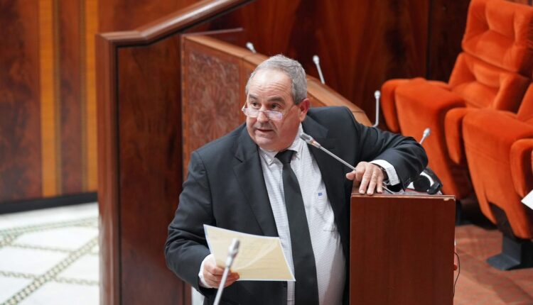  ميداوي "يتباهى" باستقطاب الدول للكفاءات المغربية ويغض الطرف عن نزيف الأطباء وعجز الحكومة عن إنقاذ مستشفيات تنهار تحت وطأة الخصاص 