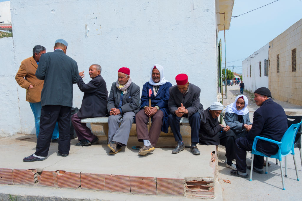  تونس أصبحت "دولة عجوز".. الإحصاء السكاني يبرز أن عدد سكان تونس ينكمش ونسبة الشيخوخة ترتفع 