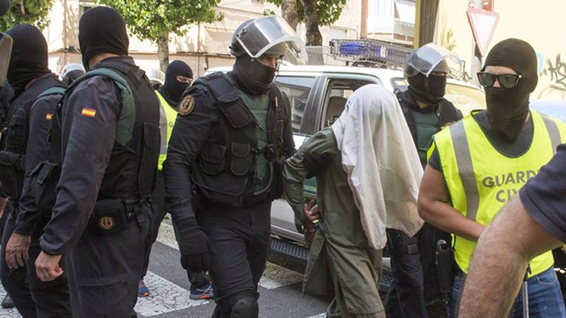 بتنسيق مع المخابرات المغربية.. إسبانيا تُعلن عن توقيف "جهادي" سابق في سوريا والعراق مطلوب للمغرب