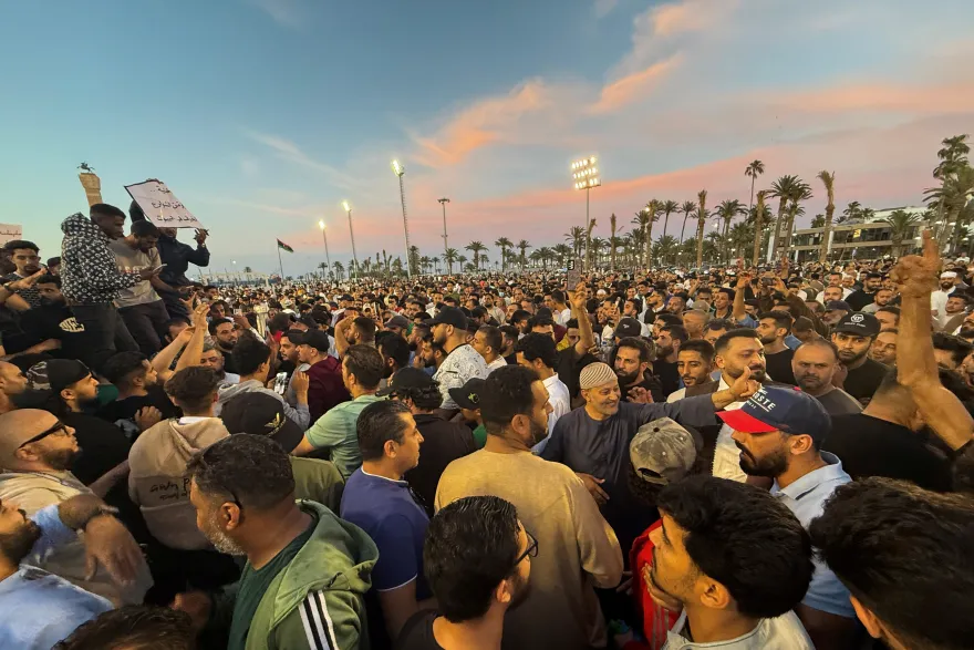 المغرب يُحدث خلية أزمة لتتبع تطورات الأوضاع في ليبيا ويدعو الجالية لتوخي الحذر