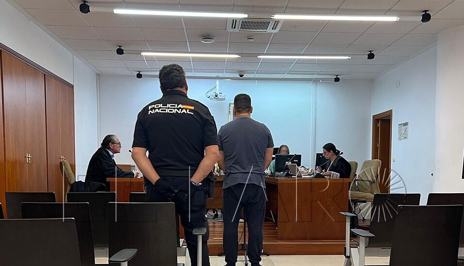 المحكمة العليا الإسبانية تسمح لشرطي مغربي فرّ إلى سبتة بالتحرك "مؤقتا" داخل أراضيها إلى حين الحسم في إمكانية ترحيله