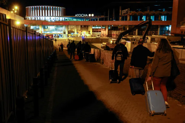 تحذيرات تجاهلتها مدريد قبل العتمة.. تقرير رسمي كشف هشاشة الشبكة والمغرب تدخل لمنع انهيار شامل للكهرباء في إسبانيا