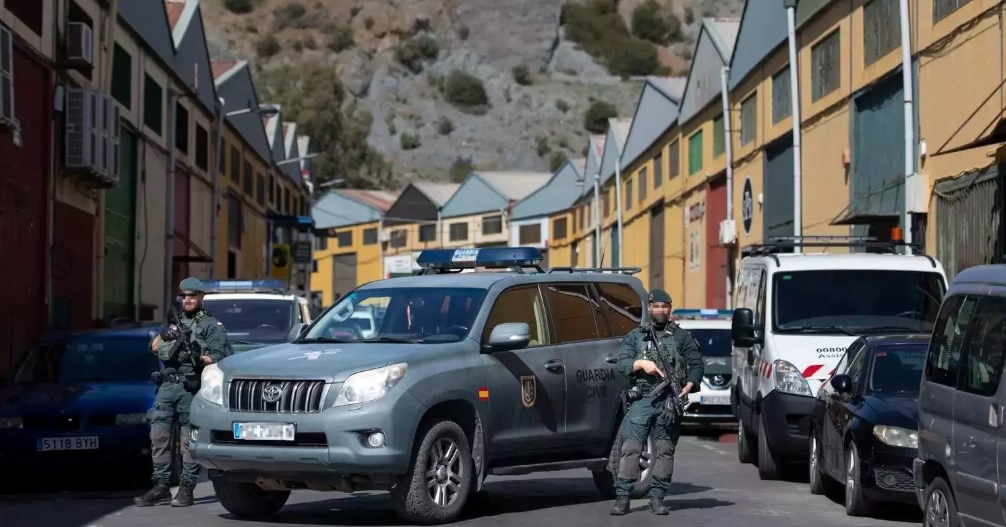 من بين المتورطين سياسيون وأمنيون.. إسبانيا ترفع السرية عن ملف "نفق سبتة" وتستعد لجلسات محاكمة طويلة