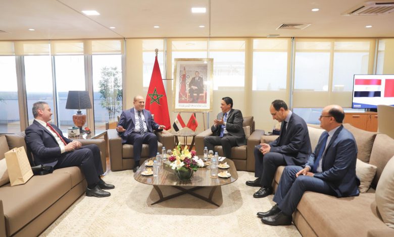  بعد تجاوز أزمة الجمارك بين الرباط والقاهرة.. وفد اقتصادي مغربي يحل بمصر لإطلاق دفعة لشراكة تجارية متوازنة 