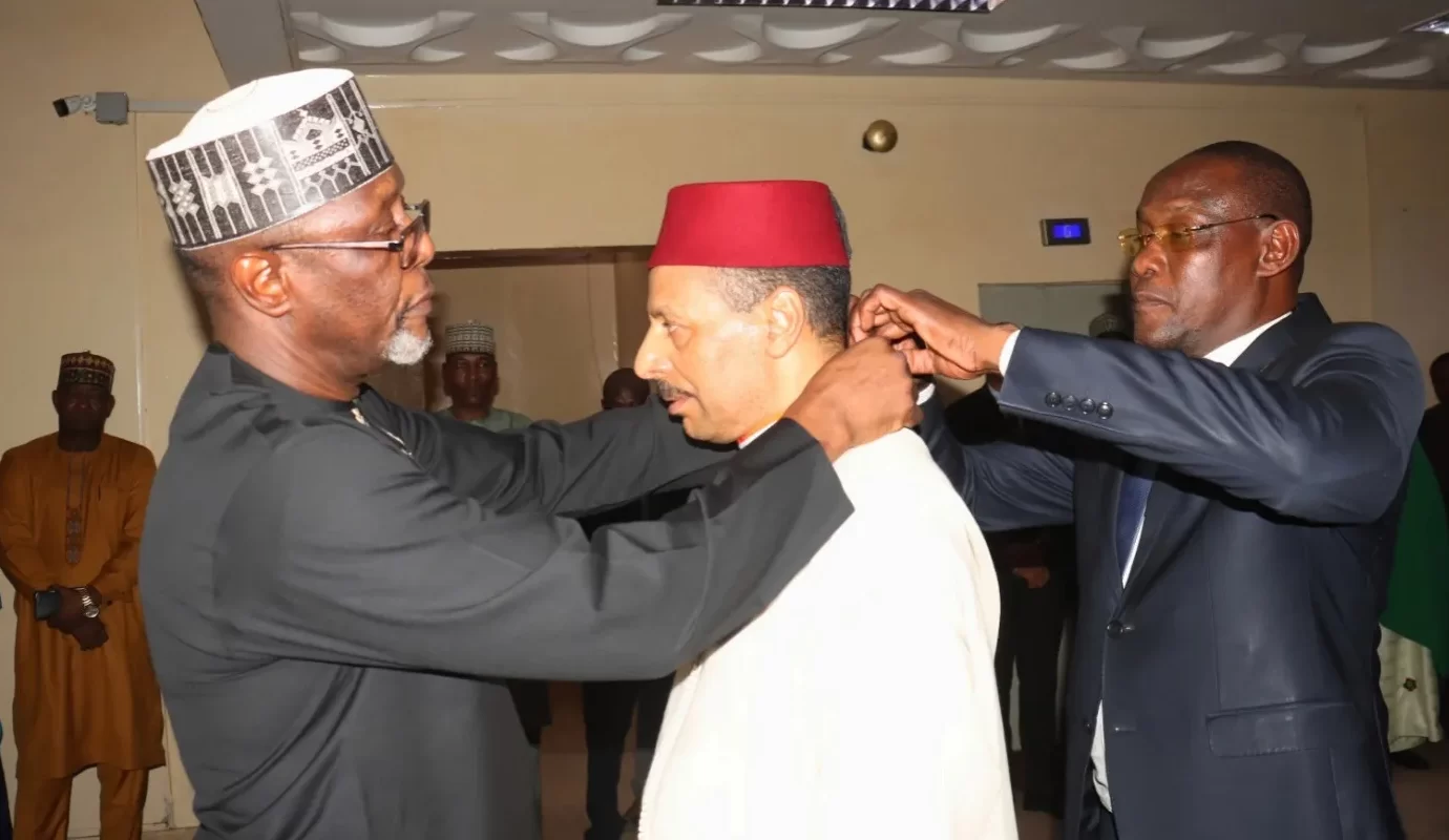 خلال توشيح سفير المملكة بوسام الاستحقاق الوطني.. وزير خارجية النيجر: المغرب ساعدنا منذ 2023 بعدما قُطعت علينا إمدادات الكهرباء