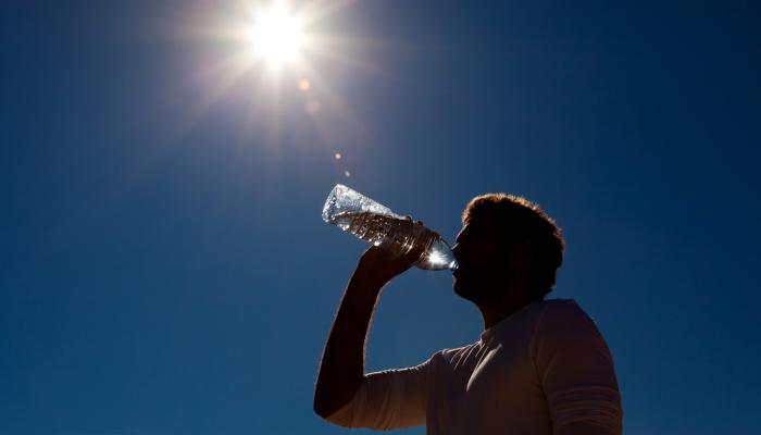  نشرة إنذارية.. طقس حار وزخات رعدية مصحوبة بتساقط للبرد وبهبات رياح يومي الخميس والجمعة 