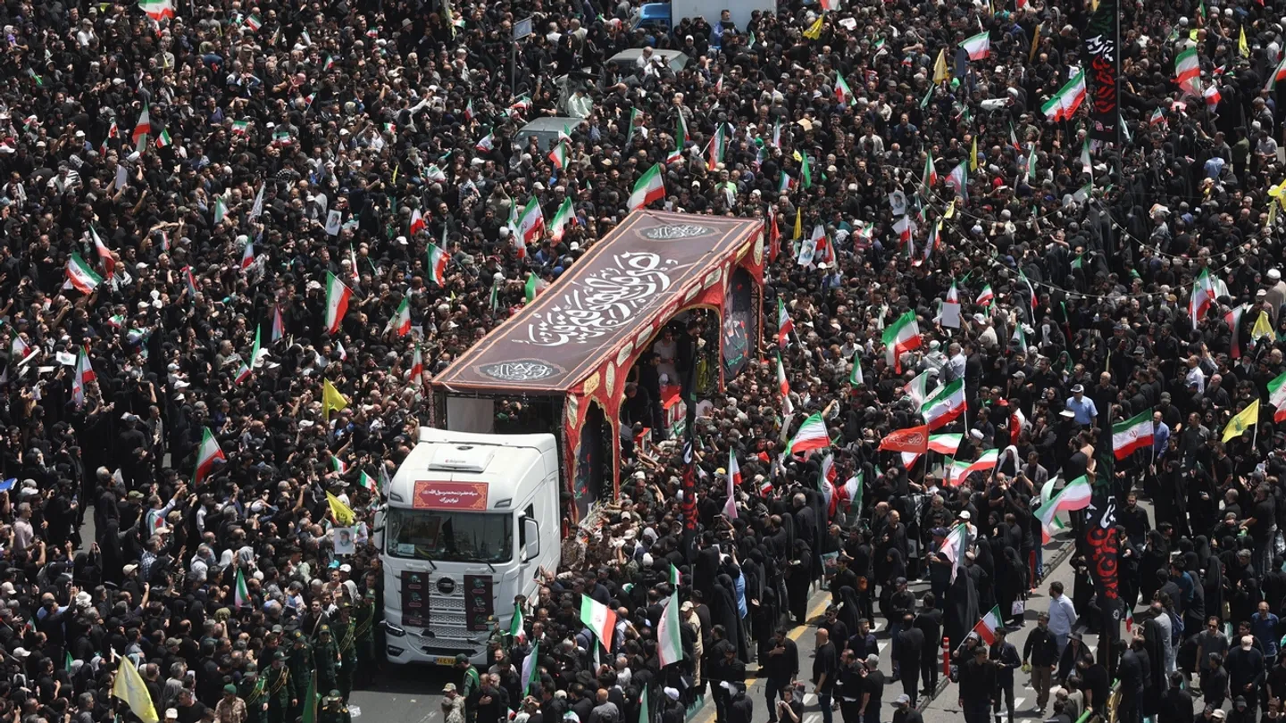 إيران تشيع قادة عسكريين وعلماء نوويين قتلوا في الحرب مع إسرائيل