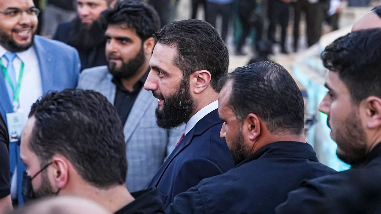 مصادر سورية تنفي محاولة اغتيال أحمد الشرع أثناء زيارته لـ"درعا"