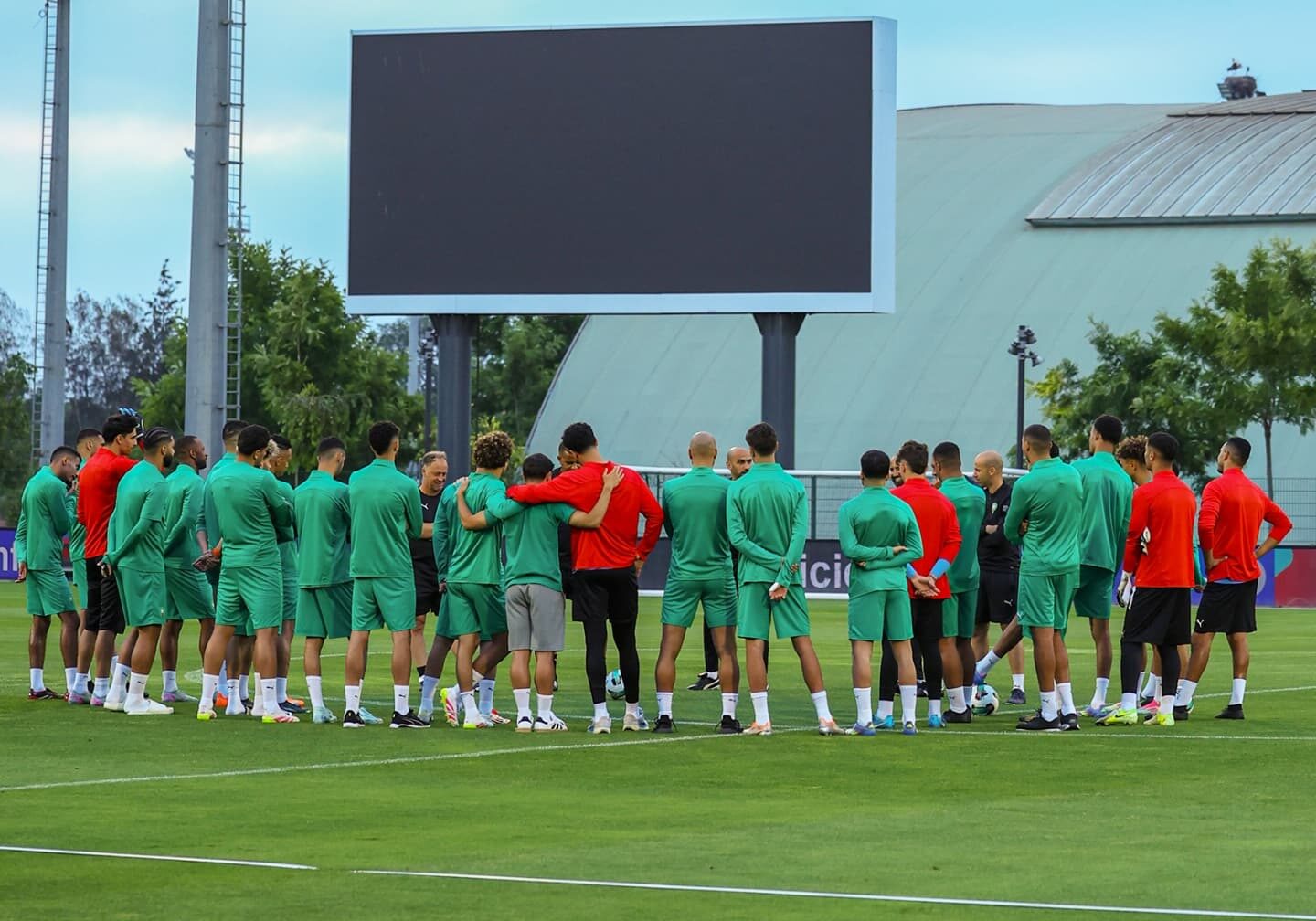 طبيب المنتخب: غياب دياز وأكرد ومزراوي عن وديتي تونس وبنين والزلزولي في دائرة الشك