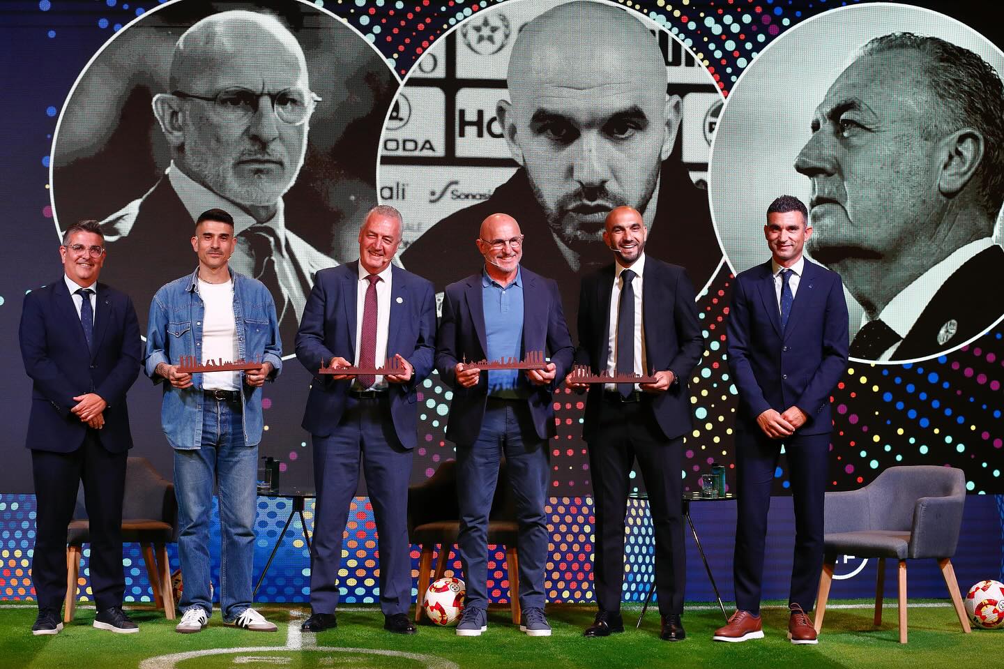  وليد الركراكي يشارك في مؤتمر للمدربين نظمه الاتحاد الملكي الإسباني لكرة القدم 