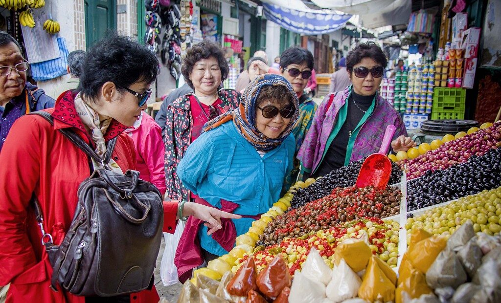 ارتفاع حجوزات السياح الصينيين نحو المغرب إلى 270%.. مع توقع تجاوزهم 200 ألف سائح صيني مع نهاية 2025