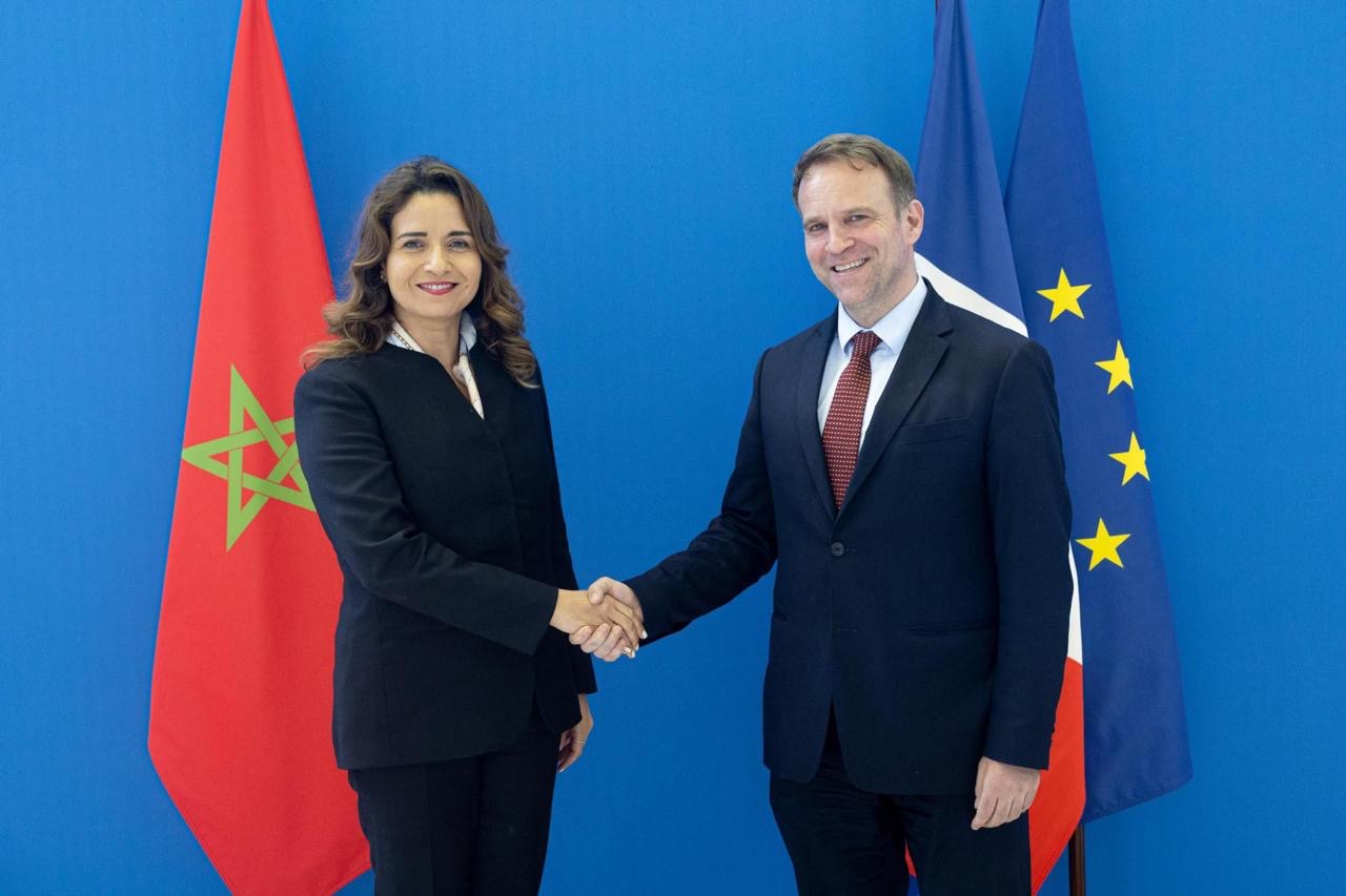 بنعلي تُجري بباريس مباحثات مع نظيرها الفرنسي حول مشروع الربط الطاقي بين المغرب وفرنسا