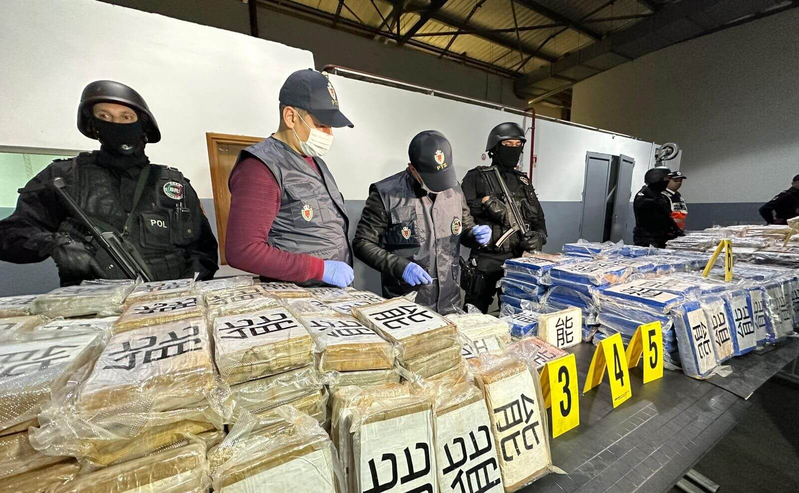  إجهاض محاولة للتهريب الدولي للمخدرات بمعبر الكركرات وحجز 92 كيلوغراما و900 غرام من مخدر الكوكايين 