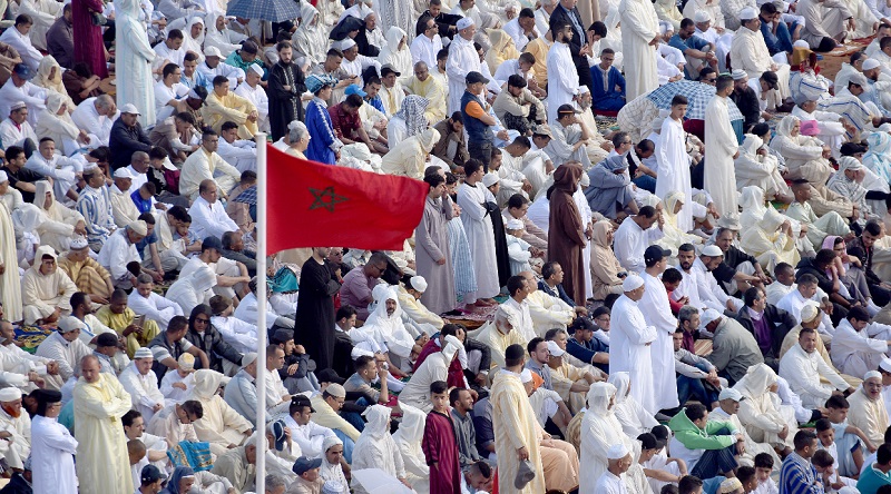 رغم غياب الأضحية، المغاربة يُحيون طقوس عيد الأضحى بخشوع جماعي واستجابة لنداء الملك