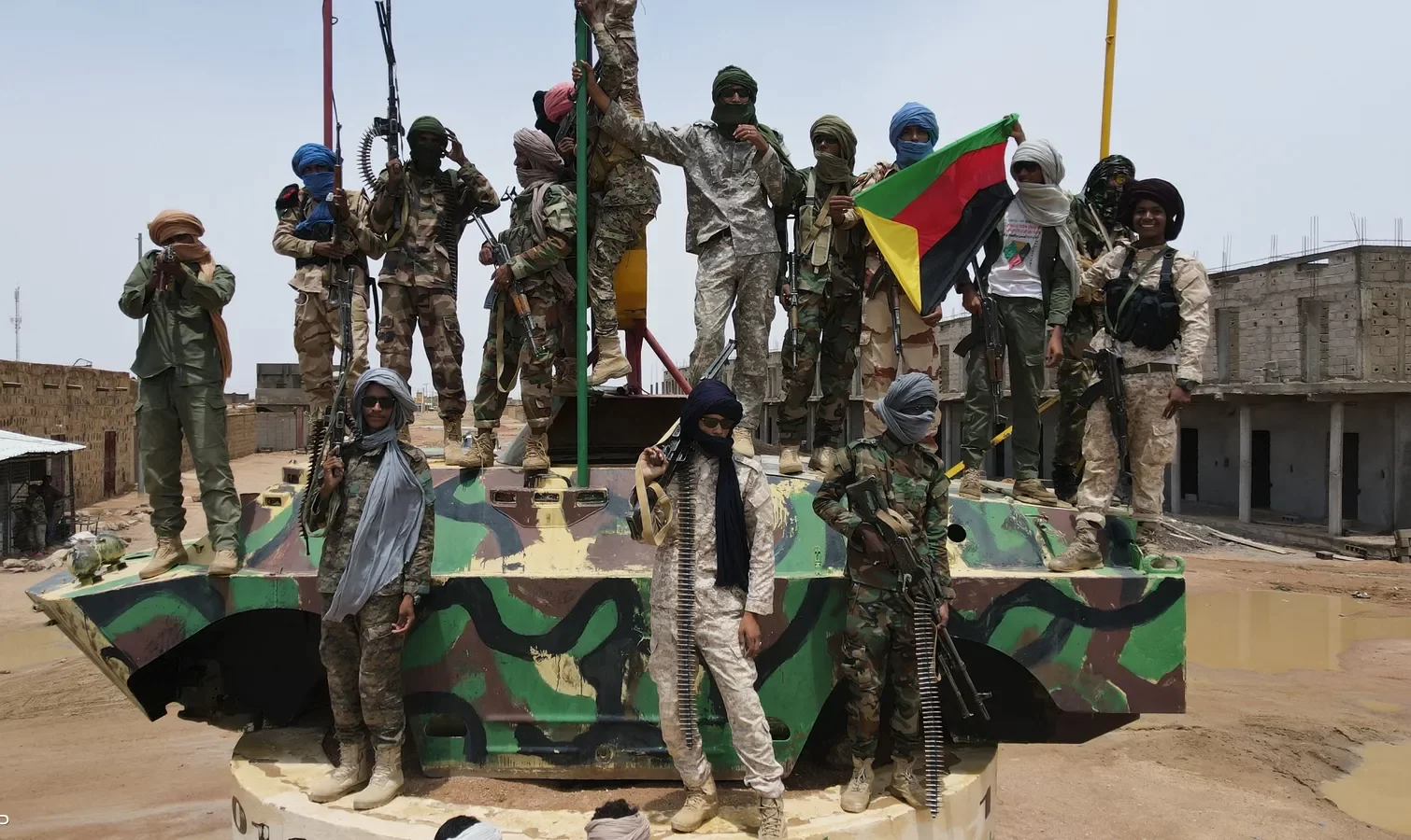  جبهة "تحرير أزواد".. هل تحاول الجزائر إعادة إنتاج سيناريو البوليساريو في الساحل الإفريقي؟ 