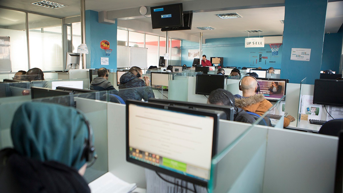 تُوفر 90 ألف منصب شغل.. قانون فرنسي جديد يُهدد نشاط مراكز الاتصال بالمغرب