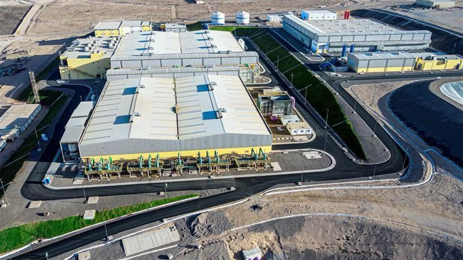  لمضاعفة طاقتها الإنتاجية.. المغرب يوقع اتفاقا مع شركة "كوكس" الإسبانية لتوسعة محطة أكادير لتحلية المياه باستثمار يناهز 250 مليون أورو 