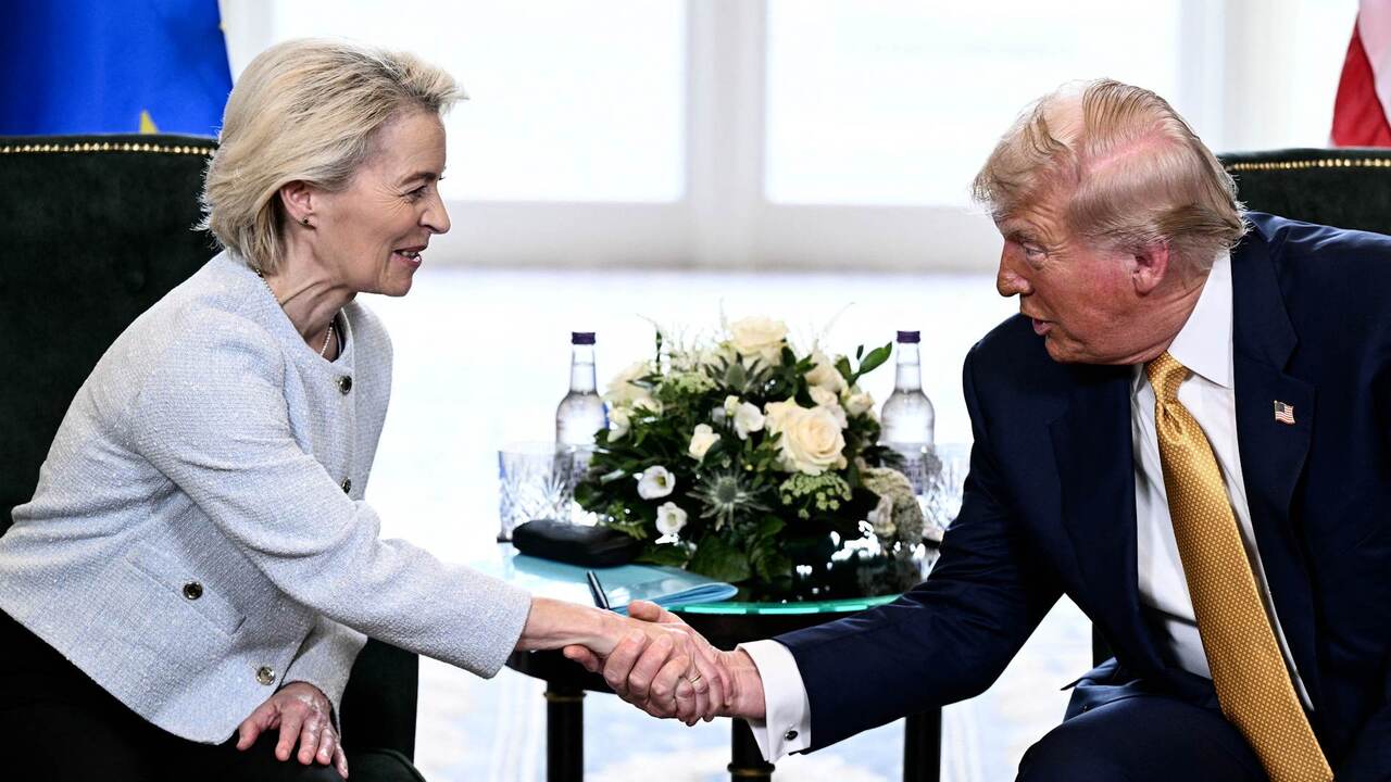 الرئيس الأمريكي يعلن التوصل إلى اتفاق مع الاتحاد الأوروبي بخصوص الرسوم الجمركية