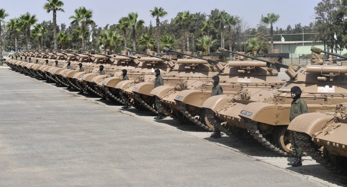  تعود إلى الحقبة السوفياتية.. تقارير تُثير الشكوك حول فعالية تحديث الجزائر لدبابات T-62 في عصر "الدرونز" 