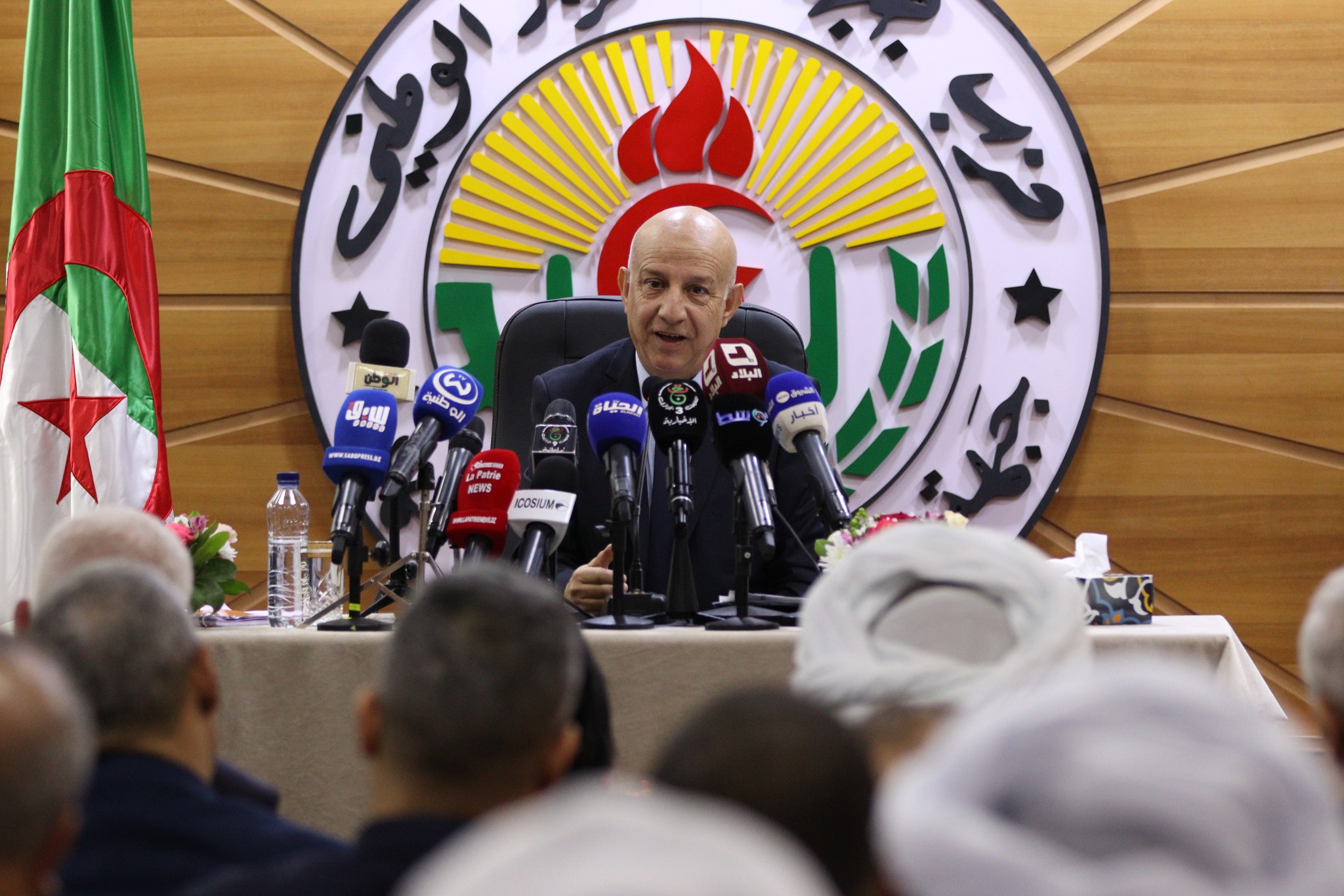  قال إن "الآثار دمرها الإرهاب".. الأمين العام لجبهة التحرير الجزائرية يفشل في الإجابة عن سؤال صحفية صينية حول "حضارة" بلاده 