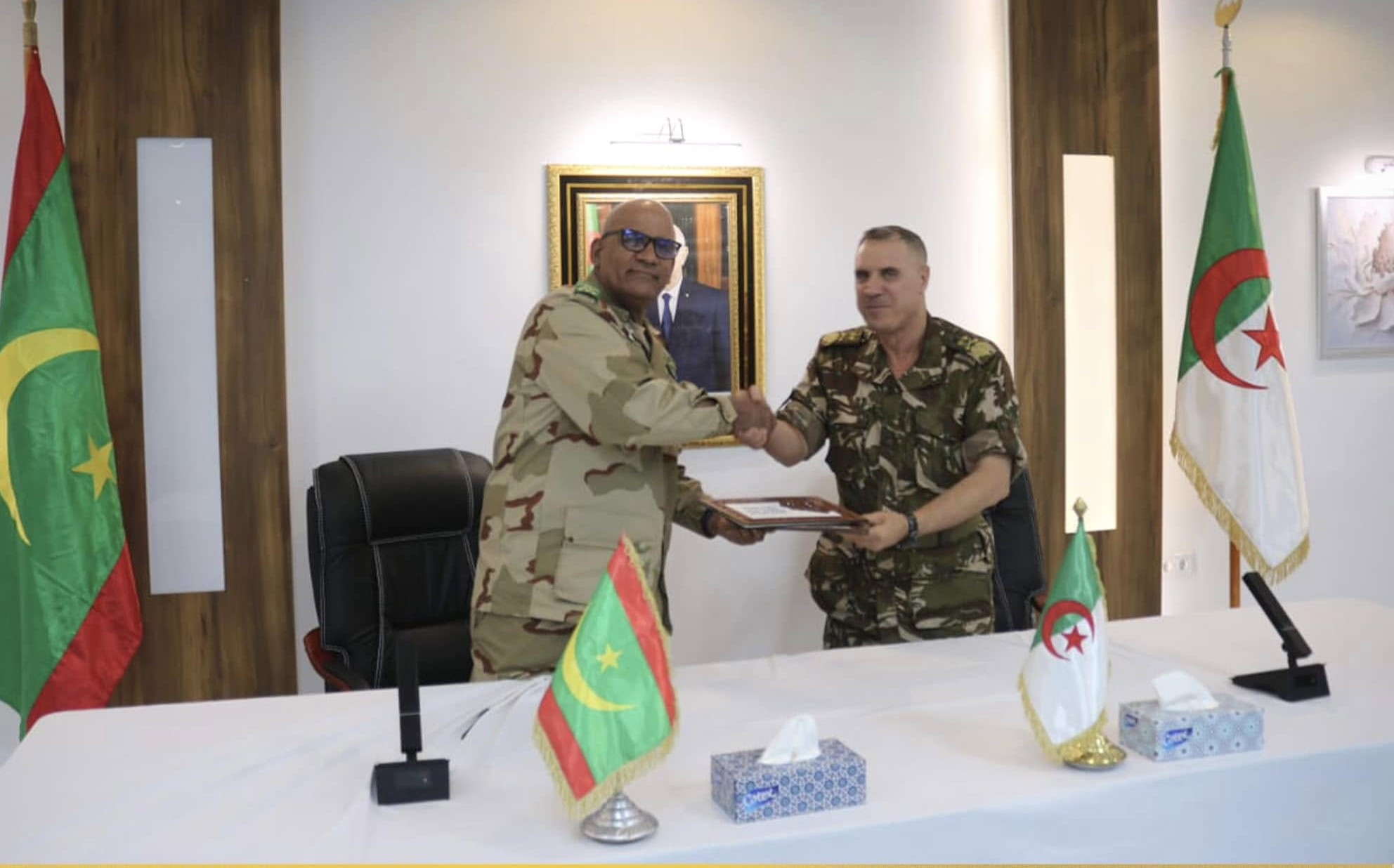 قيادات عسكرية من موريتانيا والجزائر تجتمع في تندوف لمناقشة تنسيق الحدود بعد رفض نواكشوط إعادة فتح نعبر "البريكة" أمام عناصر "البوليساريو"