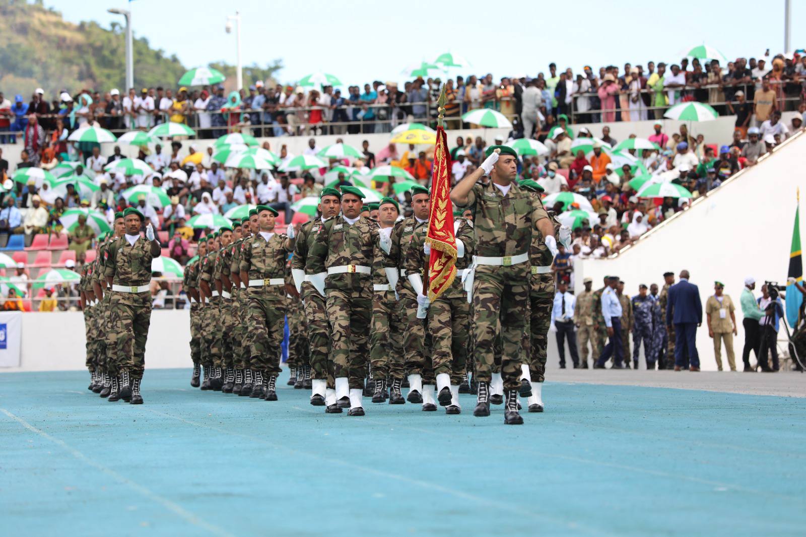  تجريدة من القوات المسلحة الملكية تشارك في احتفالات الذكرى الخمسين لاستقلال جمهوية القمر 