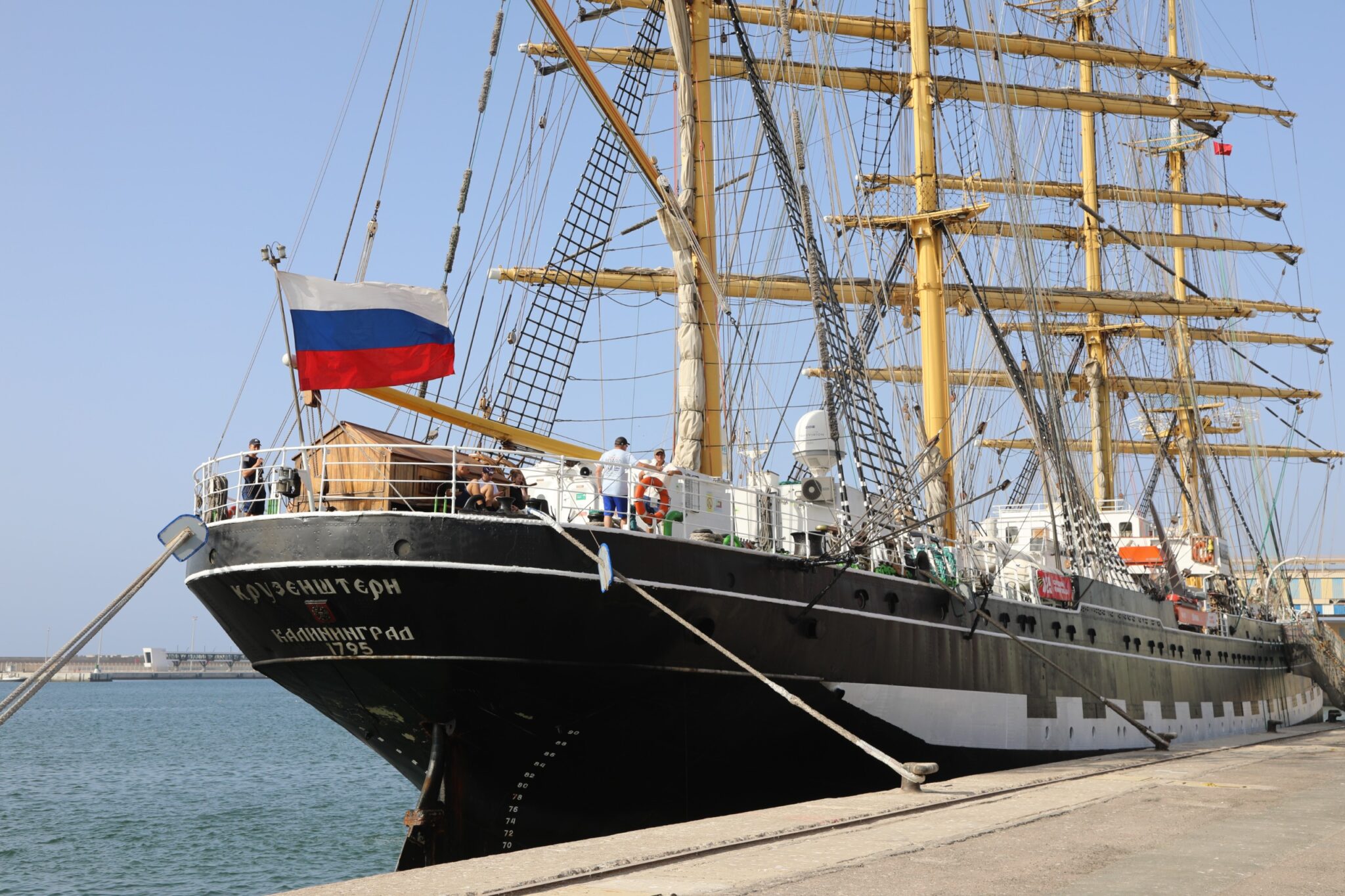 سفينة "كروزنشتيرن" الروسية تصل إلى المغرب برسائل دبلوماسية.. ومصدر مسؤول لـ"الصحيفة": النشاط يجري وفق تنسيقٍ مسبق مع المصالح المختصة وبرنامجٍ محدد سلفًا