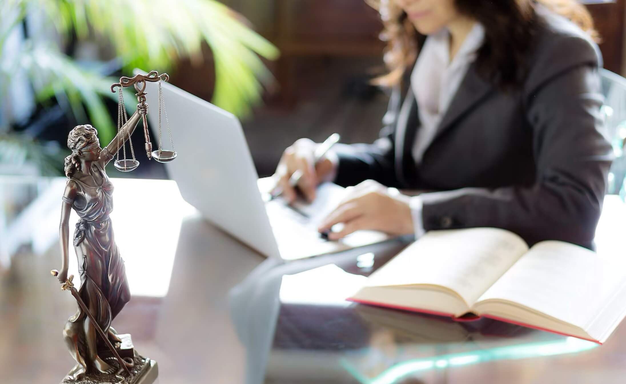 محامية مغربية تزاول نشاطها بالمغرب تثير عاصفة سياسية في بلجيكا