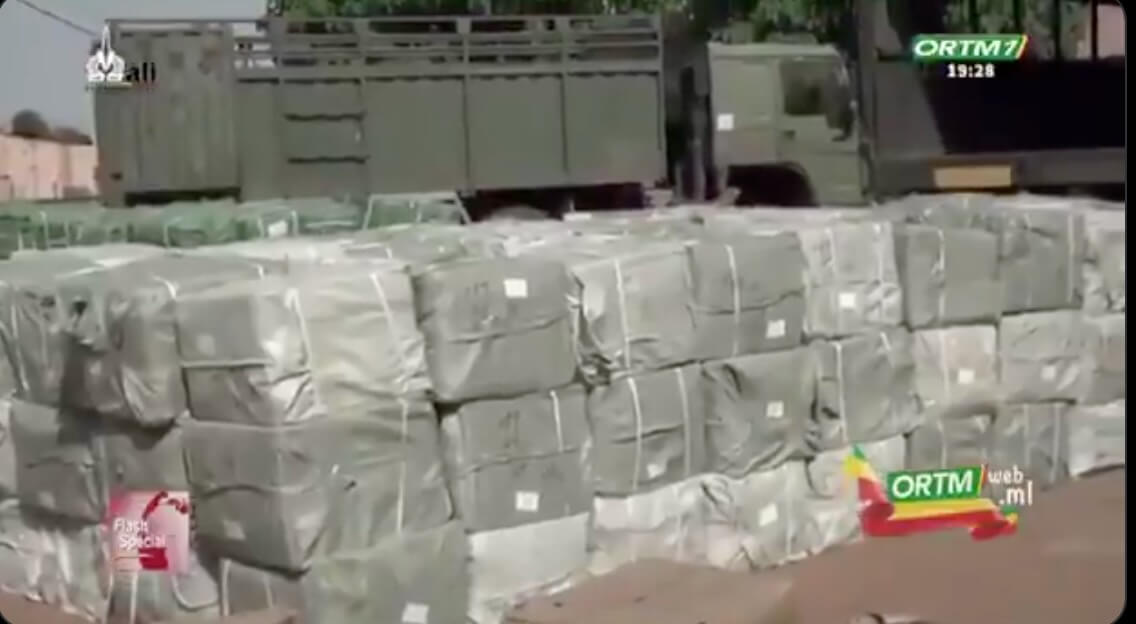 مالي تتهم "ضمنيا" الجزائر بدعم الانفصاليين بشحنة كبيرة من الأسلحة تم الكشف عنها بمساعد مخابرات "دولة شريكة"