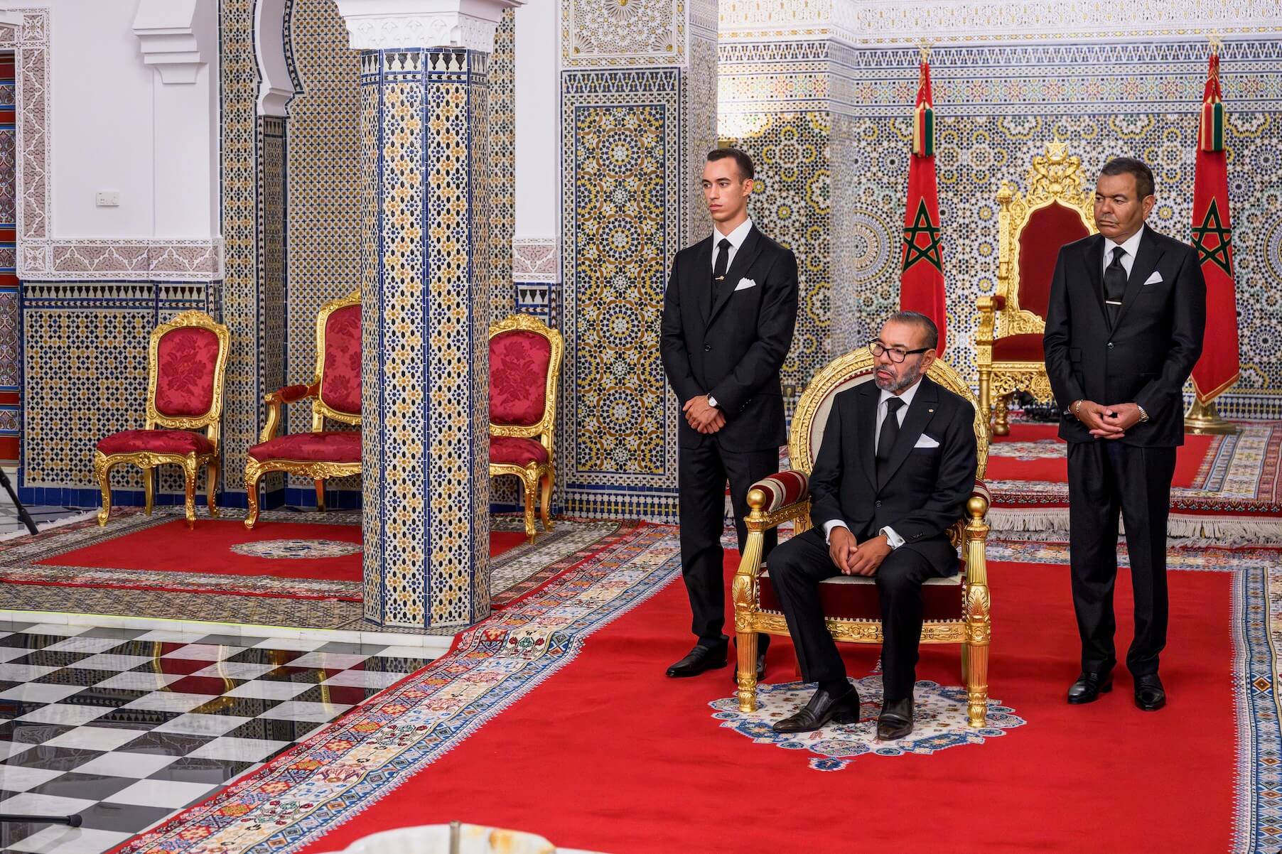 صحيفة "لوبوان" الفرنسية: الملك محمد السادس مَدّ يَدَهُ إلى الجزائر دون أن يتنازل عن قضية الصحراء "قيد أنملة"