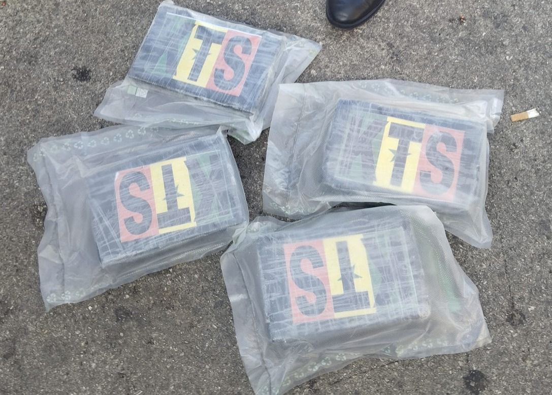 إحباط محاولة تهريب أزيد من 4 كيلوغرامات من الكوكايين بمركز باب سبتة وتوقيف سيدة قادمة من الخارج